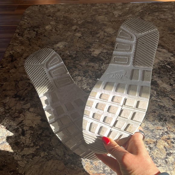 Nike SE - Picture 5 of 5